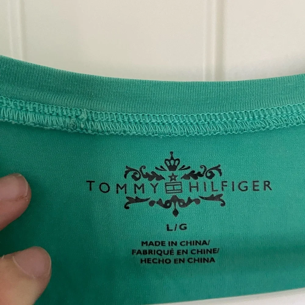 Tommy Hilfiger women’s‎ logo jewel v-neck teal shirt large